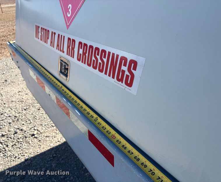 image for item EV2664 1999 International 4900 fuel truck