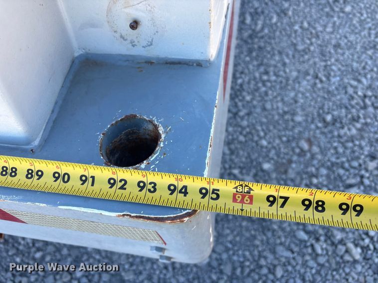 image for item EV2664 1999 International 4900 fuel truck