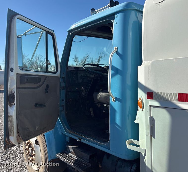 image for item EV2664 1999 International 4900 fuel truck