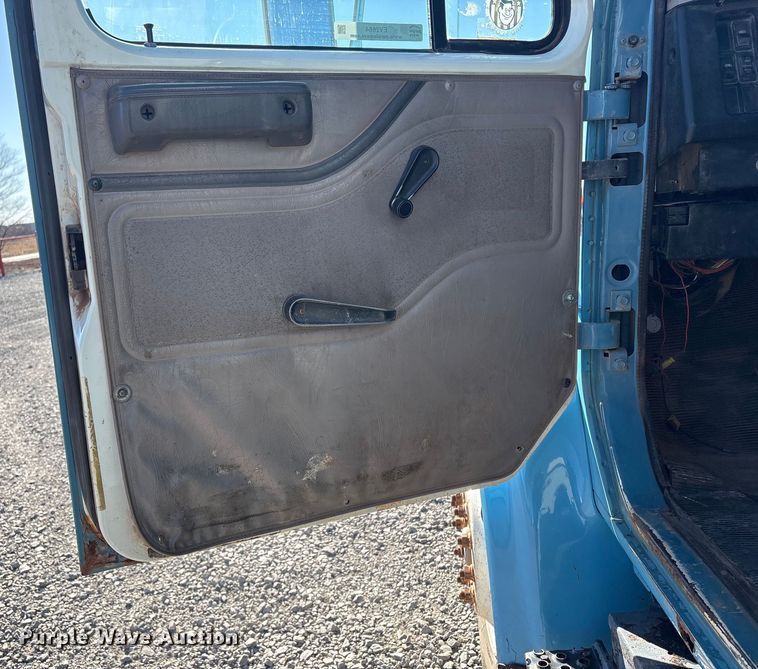 image for item EV2664 1999 International 4900 fuel truck