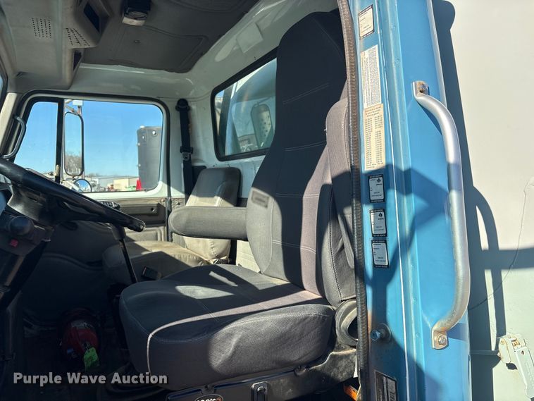 image for item EV2664 1999 International 4900 fuel truck