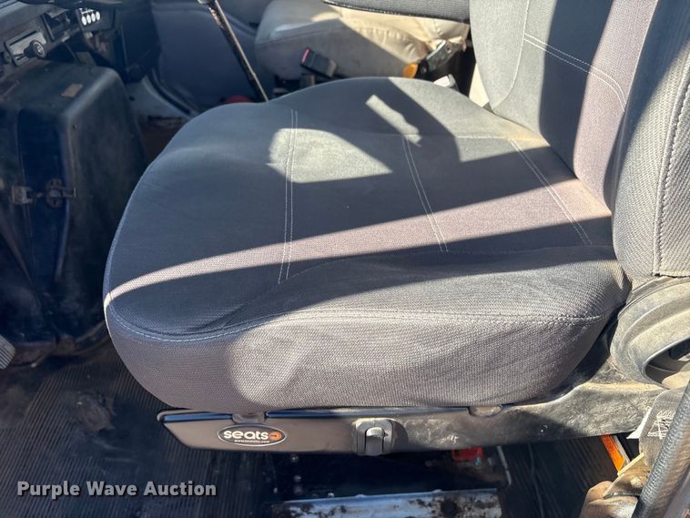 image for item EV2664 1999 International 4900 fuel truck