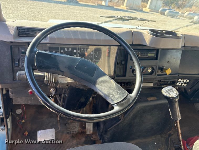 image for item EV2664 1999 International 4900 fuel truck