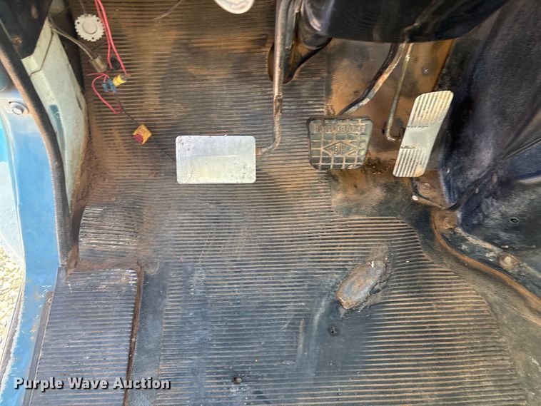 image for item EV2664 1999 International 4900 fuel truck