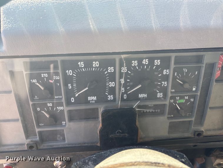 image for item EV2664 1999 International 4900 fuel truck