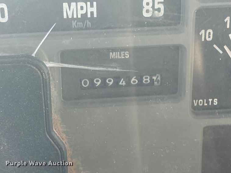 image for item EV2664 1999 International 4900 fuel truck