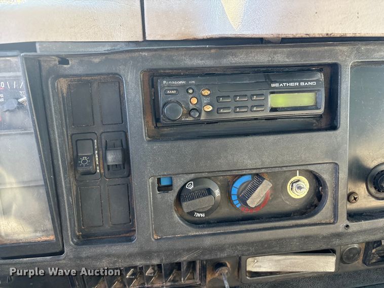 image for item EV2664 1999 International 4900 fuel truck