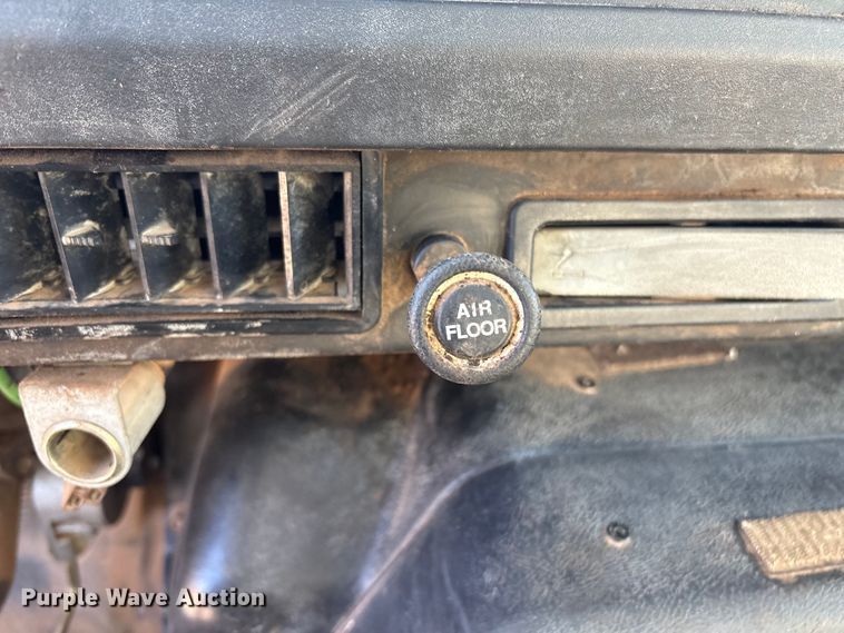 image for item EV2664 1999 International 4900 fuel truck