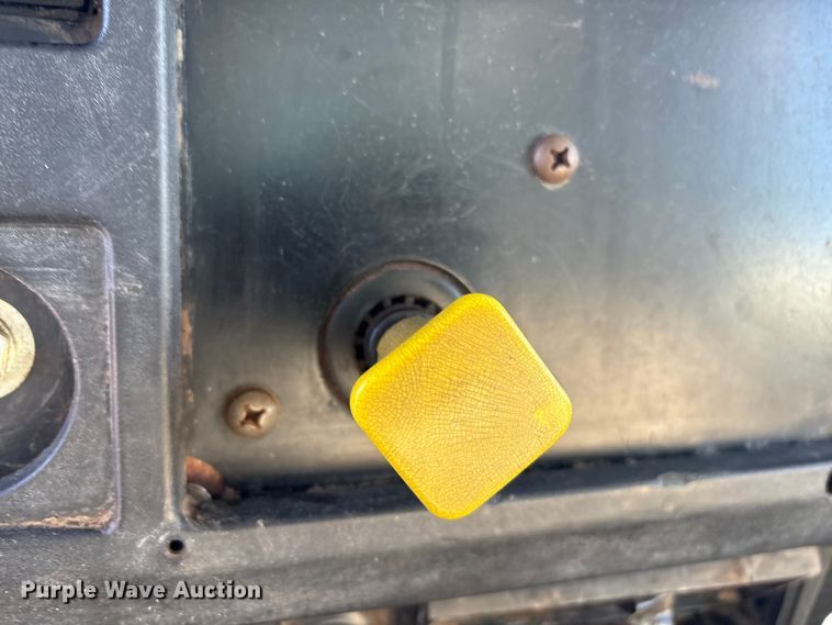 image for item EV2664 1999 International 4900 fuel truck