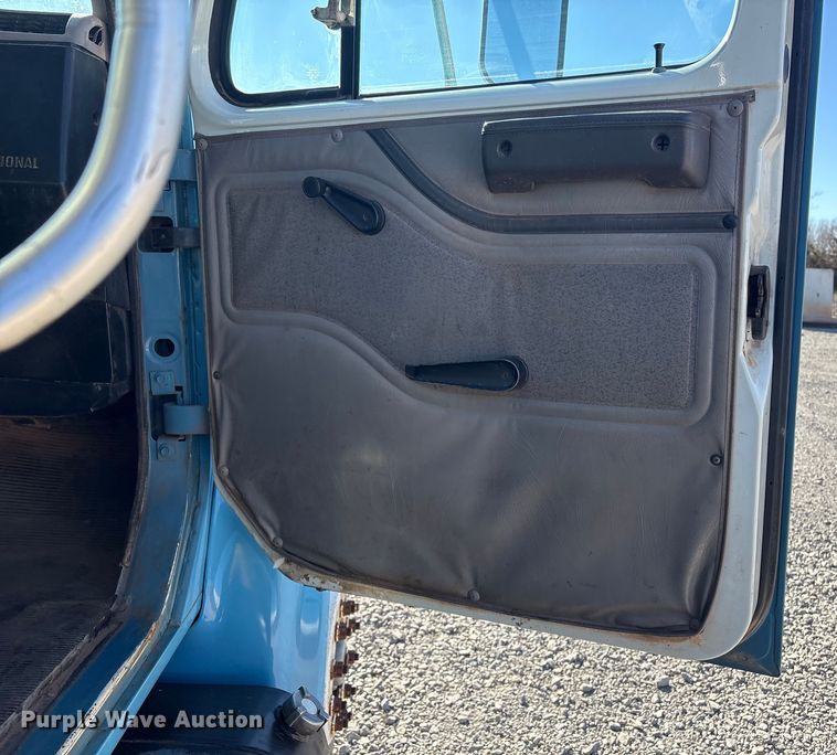 image for item EV2664 1999 International 4900 fuel truck