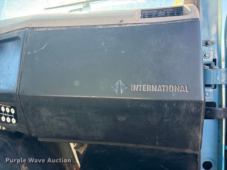 image for item EV2664 1999 International 4900 fuel truck