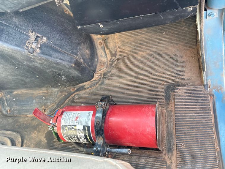 image for item EV2664 1999 International 4900 fuel truck