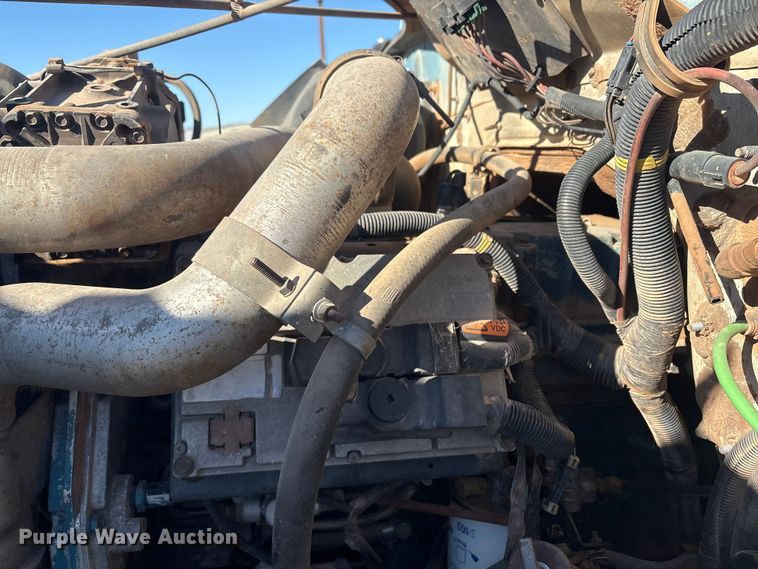 image for item EV2664 1999 International 4900 fuel truck