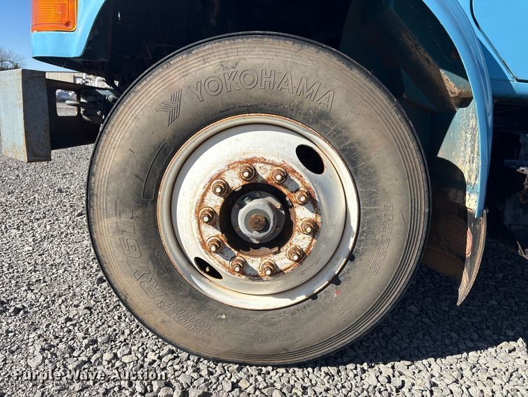 image for item EV2664 1999 International 4900 fuel truck