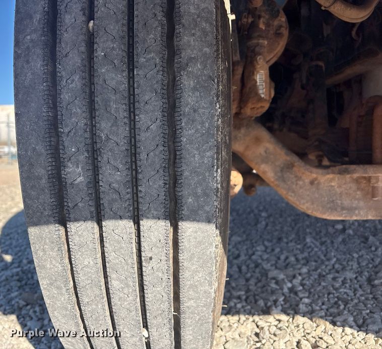 image for item EV2664 1999 International 4900 fuel truck