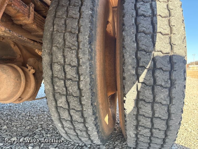 image for item EV2664 1999 International 4900 fuel truck