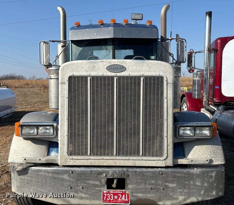 image for item EV2671 2000 Peterbilt 379 semi truck