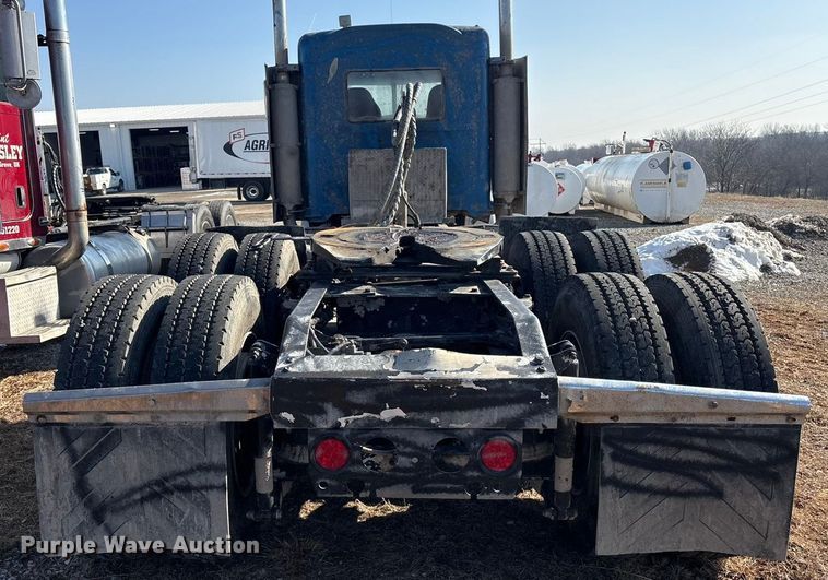 image for item EV2671 2000 Peterbilt 379 semi truck