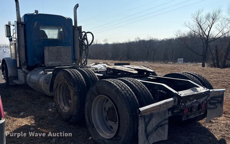 image for item EV2671 2000 Peterbilt 379 semi truck
