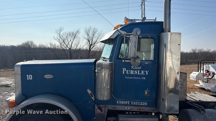 image for item EV2671 2000 Peterbilt 379 semi truck