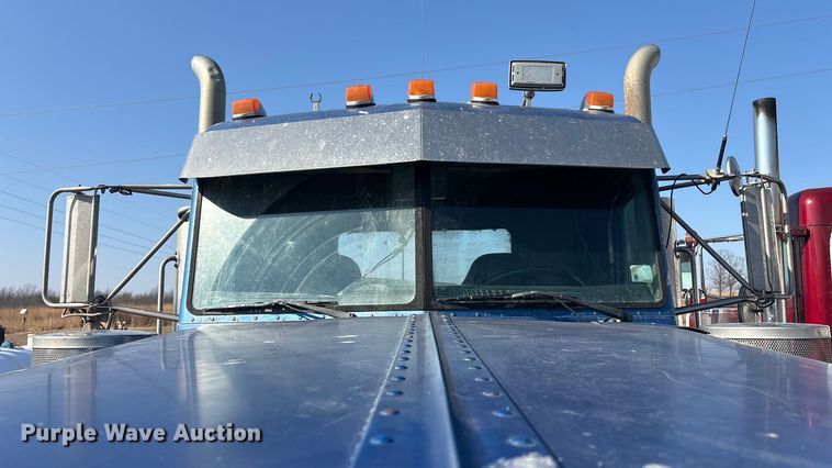 image for item EV2671 2000 Peterbilt 379 semi truck