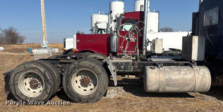 image for item EV2671 2000 Peterbilt 379 semi truck