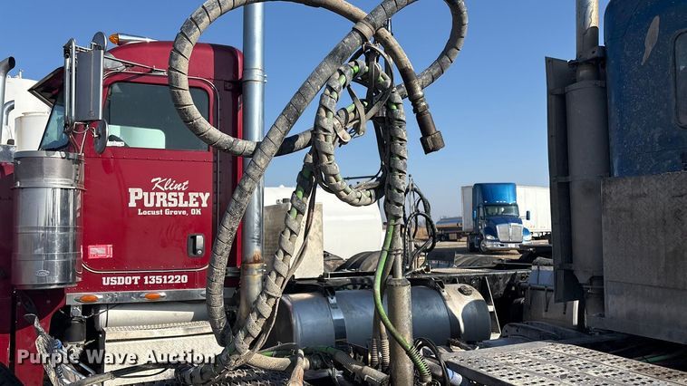 image for item EV2671 2000 Peterbilt 379 semi truck