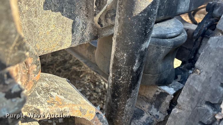 image for item EV2671 2000 Peterbilt 379 semi truck