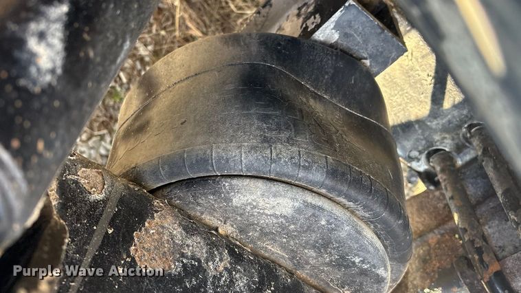 image for item EV2671 2000 Peterbilt 379 semi truck