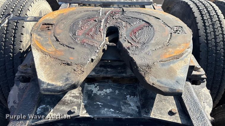 image for item EV2671 2000 Peterbilt 379 semi truck