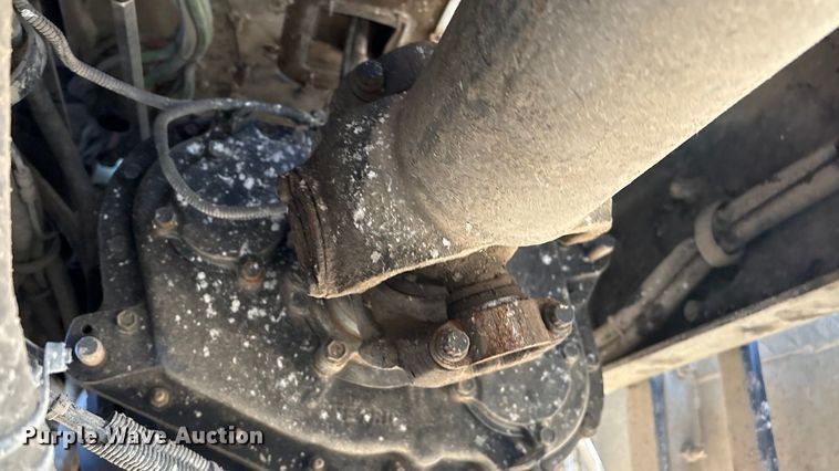 image for item EV2671 2000 Peterbilt 379 semi truck