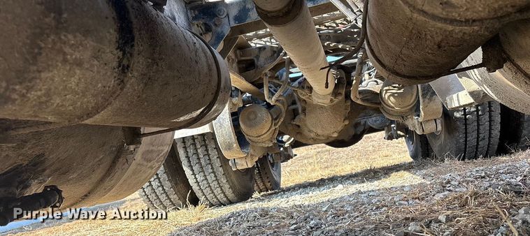 image for item EV2671 2000 Peterbilt 379 semi truck