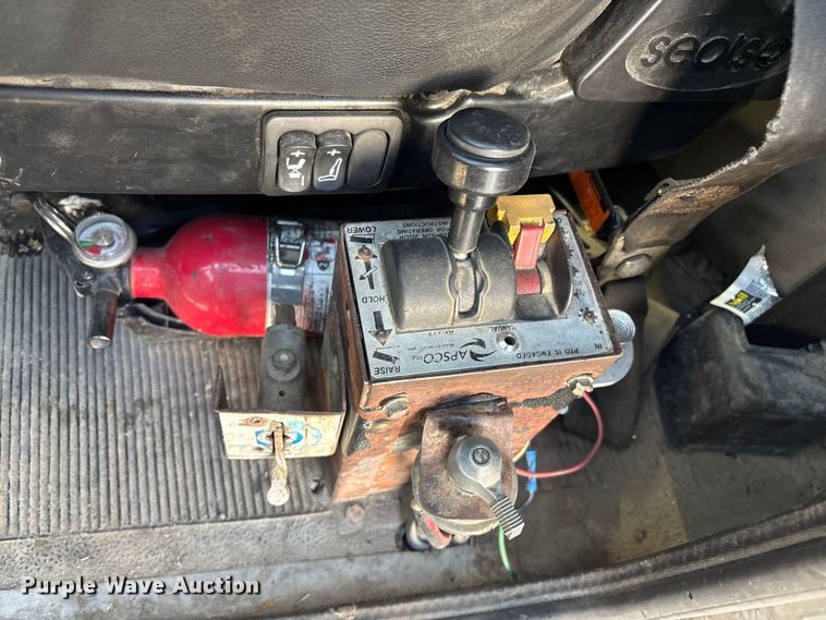 image for item EV2671 2000 Peterbilt 379 semi truck