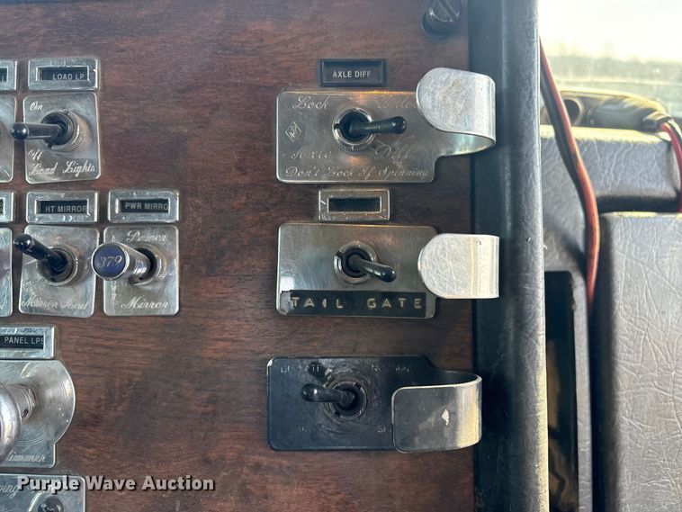 image for item EV2671 2000 Peterbilt 379 semi truck