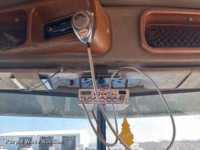 image for item EV2671 2000 Peterbilt 379 semi truck