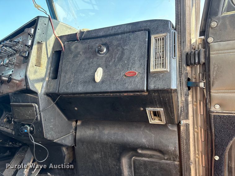 image for item EV2671 2000 Peterbilt 379 semi truck