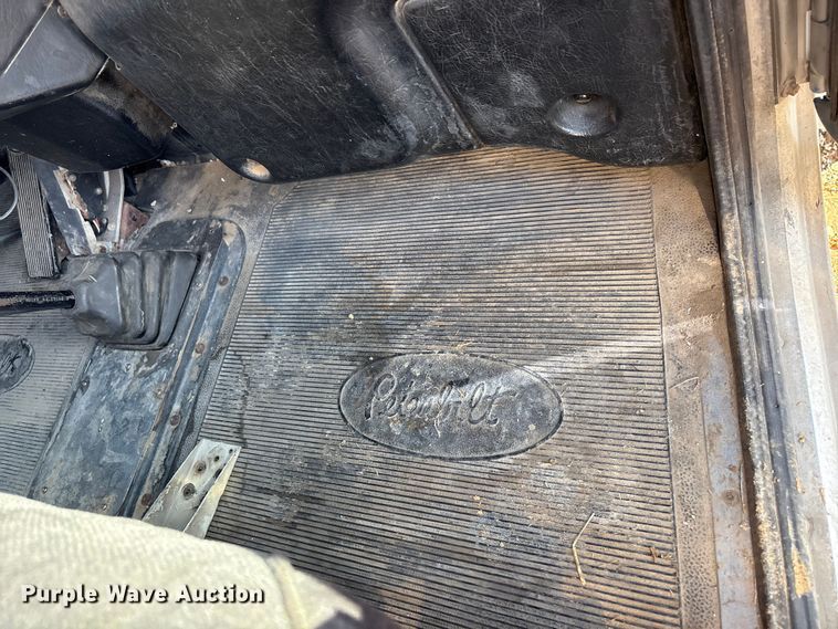 image for item EV2671 2000 Peterbilt 379 semi truck