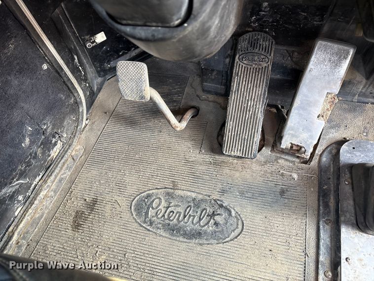 image for item EV2671 2000 Peterbilt 379 semi truck