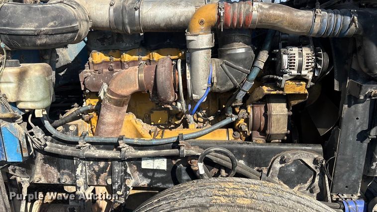 image for item EV2671 2000 Peterbilt 379 semi truck