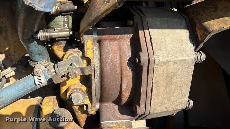 image for item EV2671 2000 Peterbilt 379 semi truck