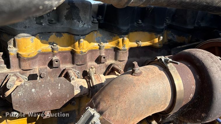 image for item EV2671 2000 Peterbilt 379 semi truck