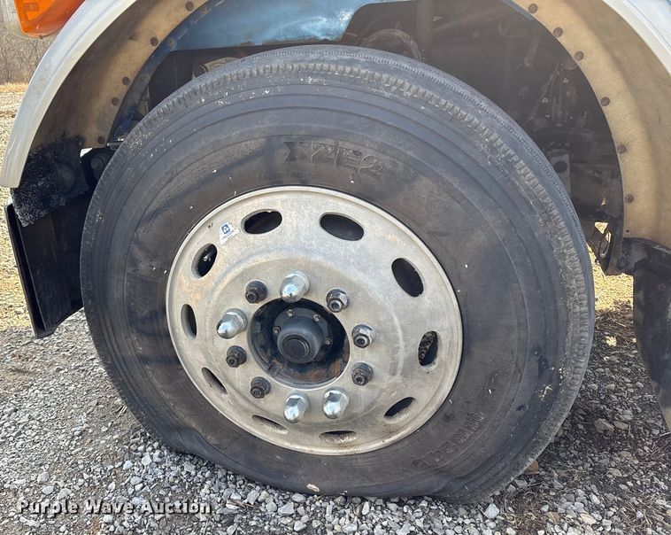 image for item EV2671 2000 Peterbilt 379 semi truck