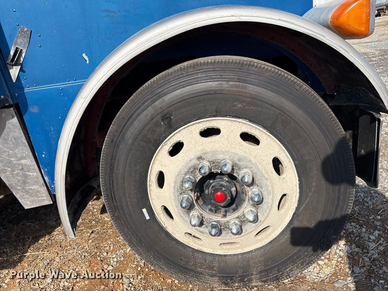 image for item EV2671 2000 Peterbilt 379 semi truck