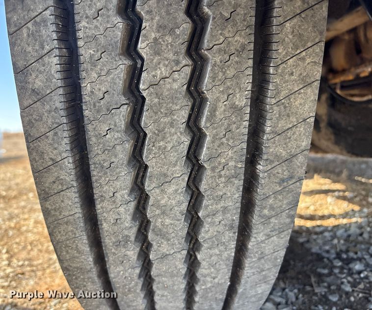 image for item EV2671 2000 Peterbilt 379 semi truck