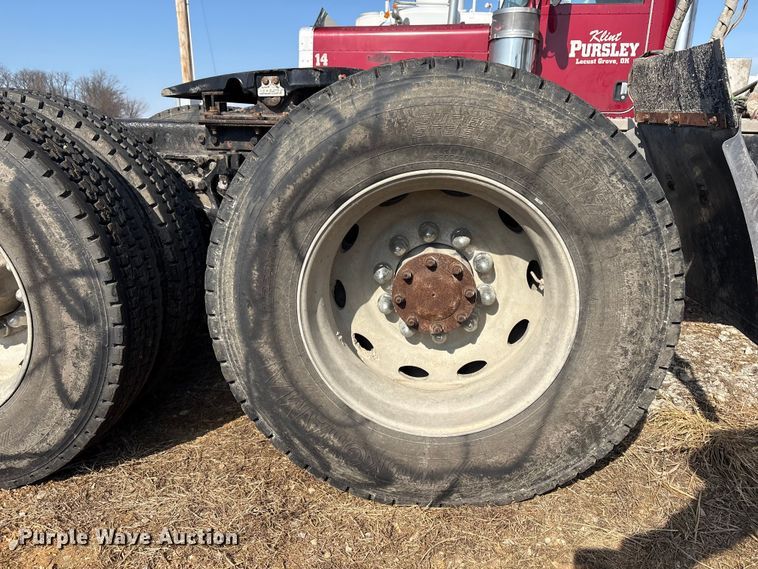 image for item EV2671 2000 Peterbilt 379 semi truck