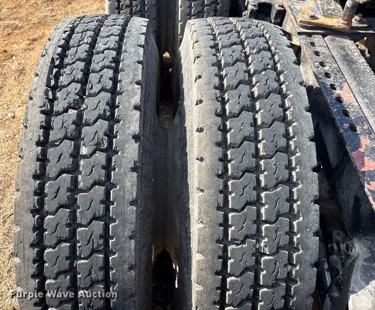 image for item EV2671 2000 Peterbilt 379 semi truck