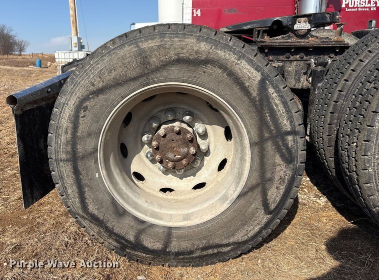 image for item EV2671 2000 Peterbilt 379 semi truck