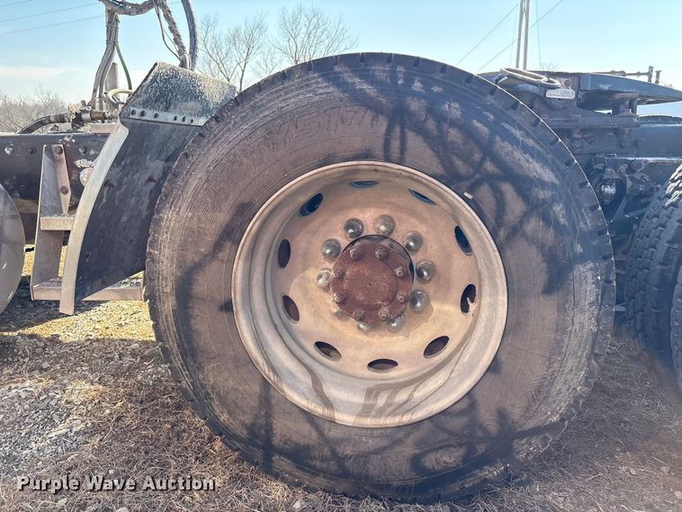 image for item EV2671 2000 Peterbilt 379 semi truck