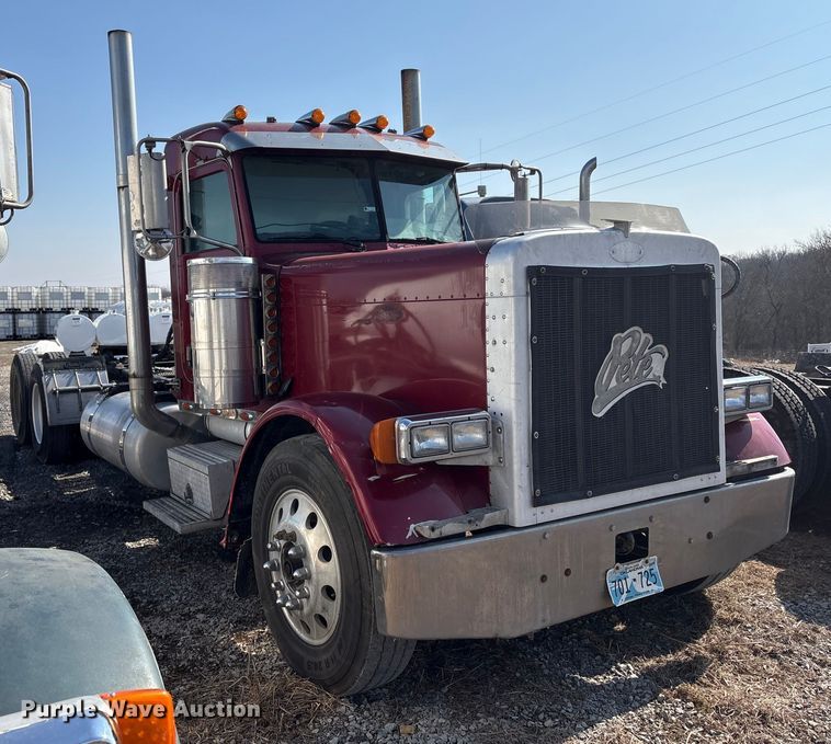 image for item EV2672 2005 Peterbilt 379 semi truck
