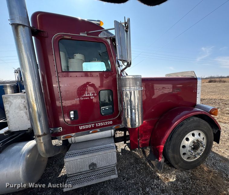 image for item EV2672 2005 Peterbilt 379 semi truck